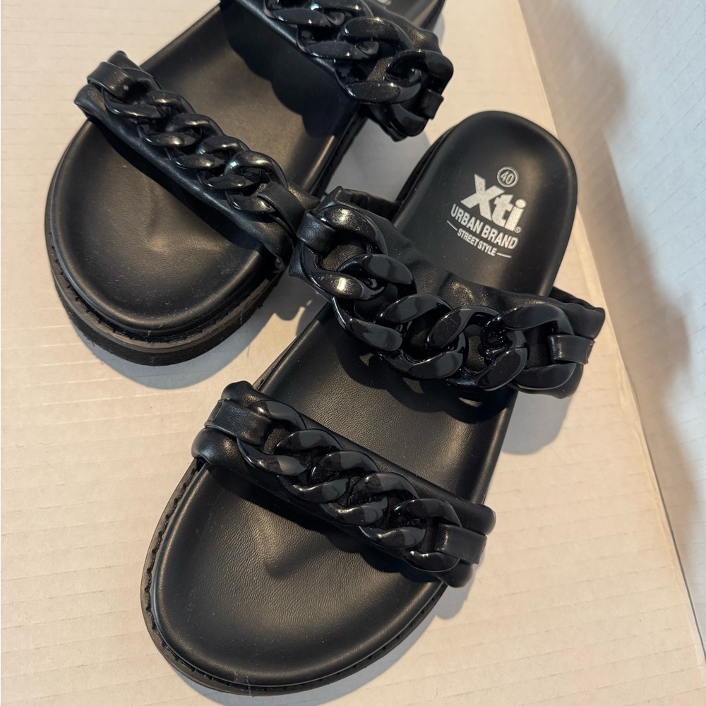 XTI Urban Brand Sandal
-size 40
-European brand
-worn twice, like-new